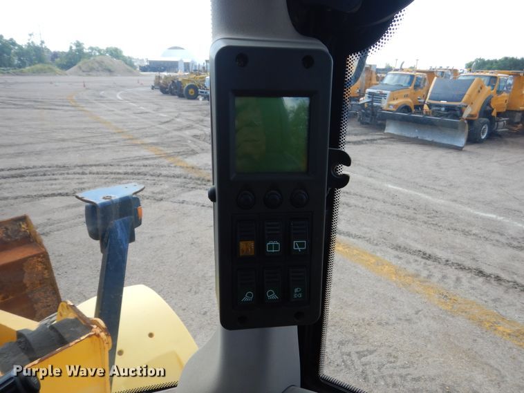 image for item DC8756 2005 New Holland LW130B  wheel loader