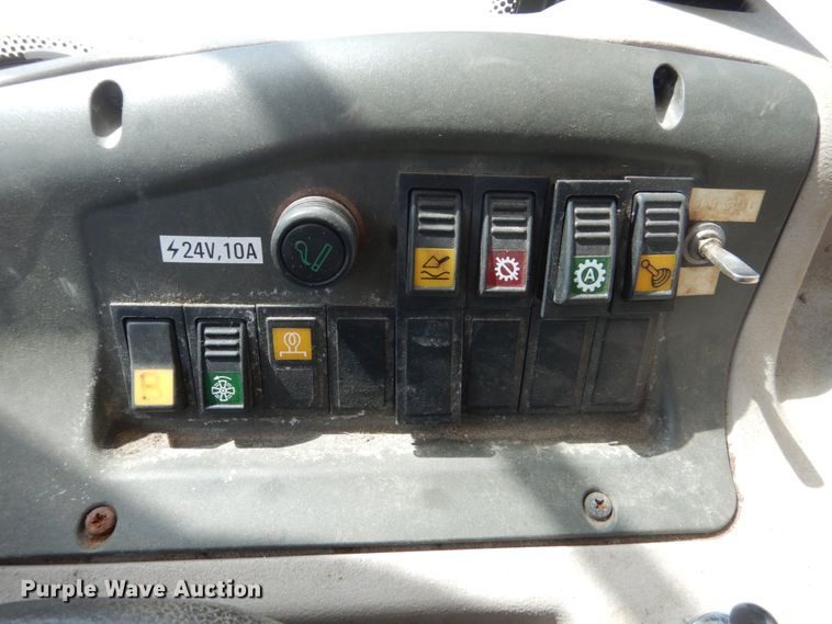 image for item DC8756 2005 New Holland LW130B  wheel loader