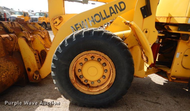 image for item DC8756 2005 New Holland LW130B  wheel loader