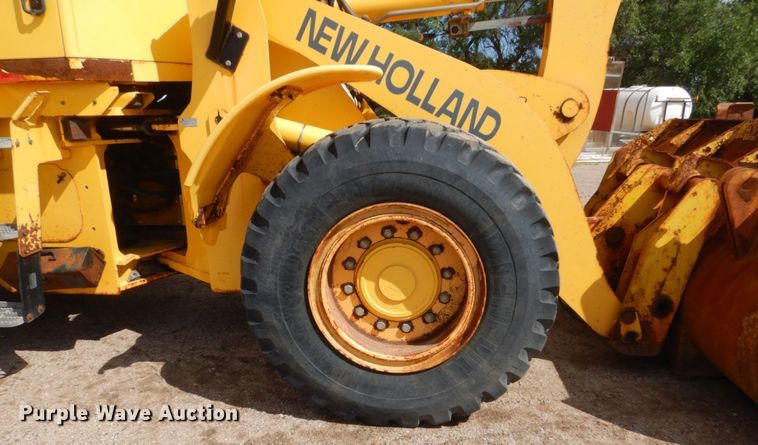 image for item DC8756 2005 New Holland LW130B  wheel loader