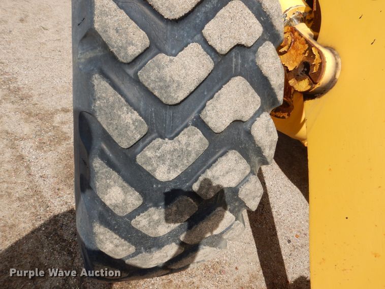 image for item DC8756 2005 New Holland LW130B  wheel loader