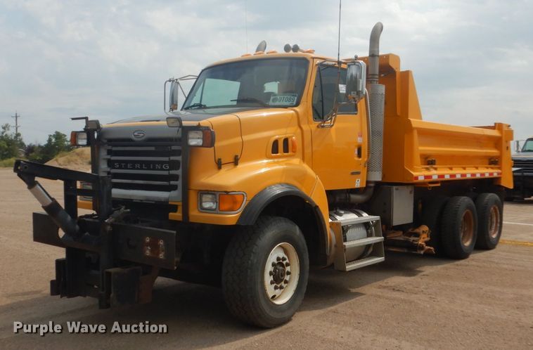 image for item DC8757 2004 Sterling L9500  dump truck