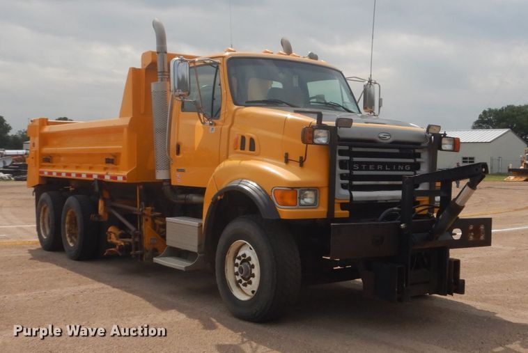 image for item DC8757 2004 Sterling L9500  dump truck
