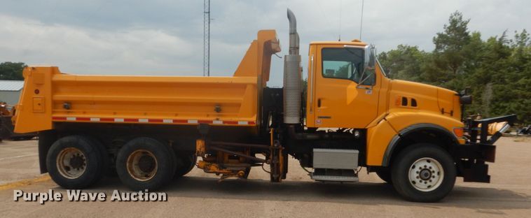 image for item DC8757 2004 Sterling L9500  dump truck
