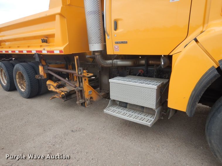 image for item DC8757 2004 Sterling L9500  dump truck