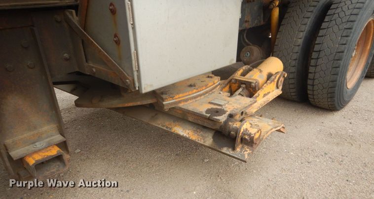 image for item DC8757 2004 Sterling L9500  dump truck