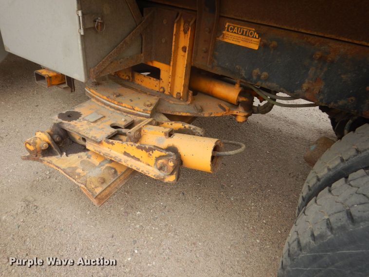 image for item DC8757 2004 Sterling L9500  dump truck