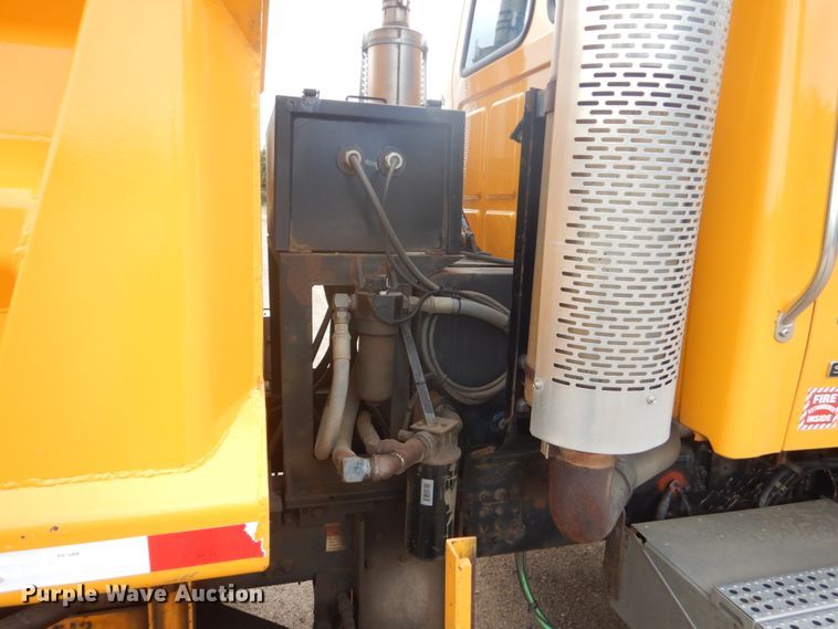 image for item DC8757 2004 Sterling L9500  dump truck