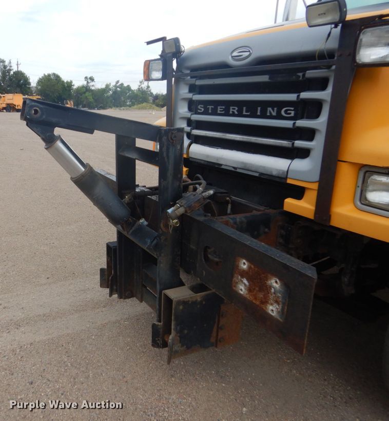 image for item DC8757 2004 Sterling L9500  dump truck
