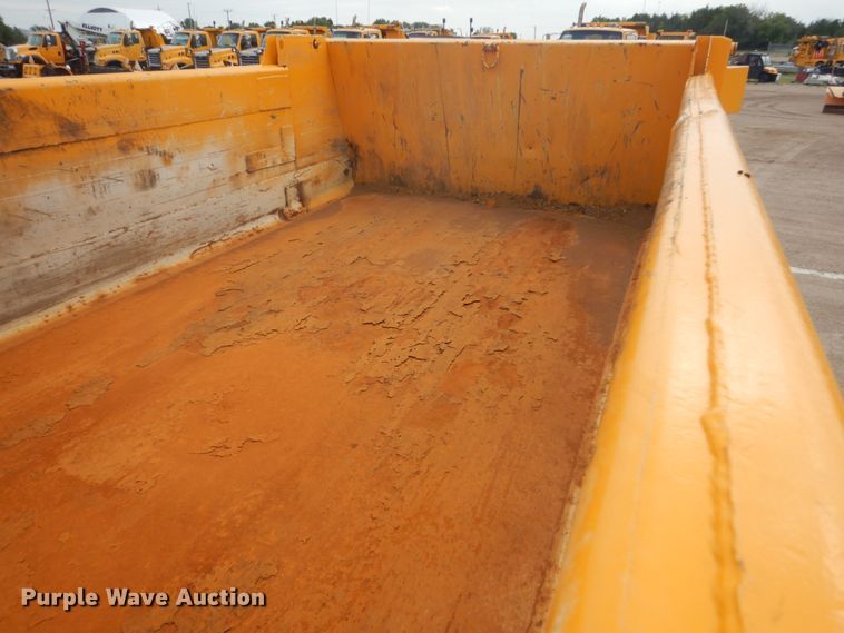 image for item DC8757 2004 Sterling L9500  dump truck