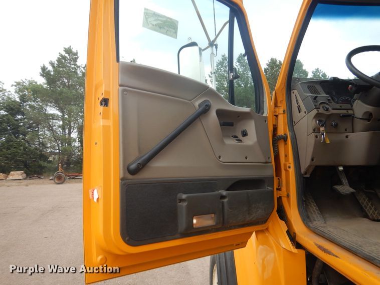 image for item DC8757 2004 Sterling L9500  dump truck