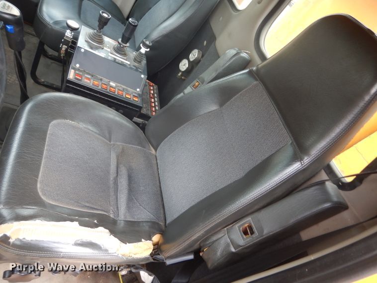 image for item DC8757 2004 Sterling L9500  dump truck