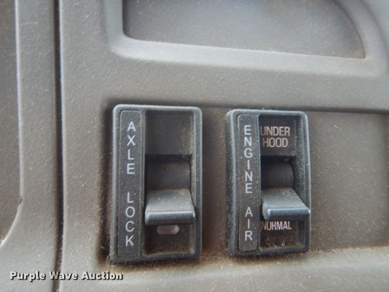 image for item DC8757 2004 Sterling L9500  dump truck