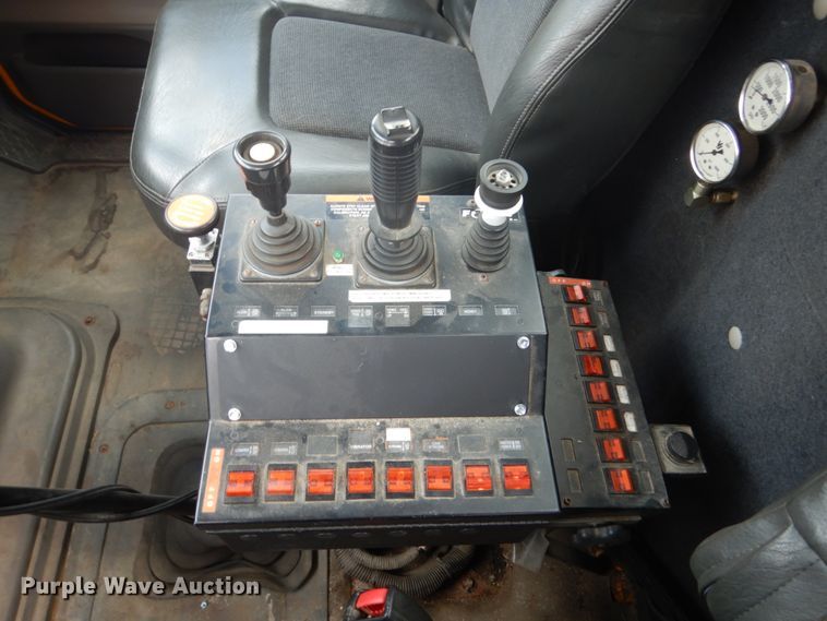 image for item DC8757 2004 Sterling L9500  dump truck