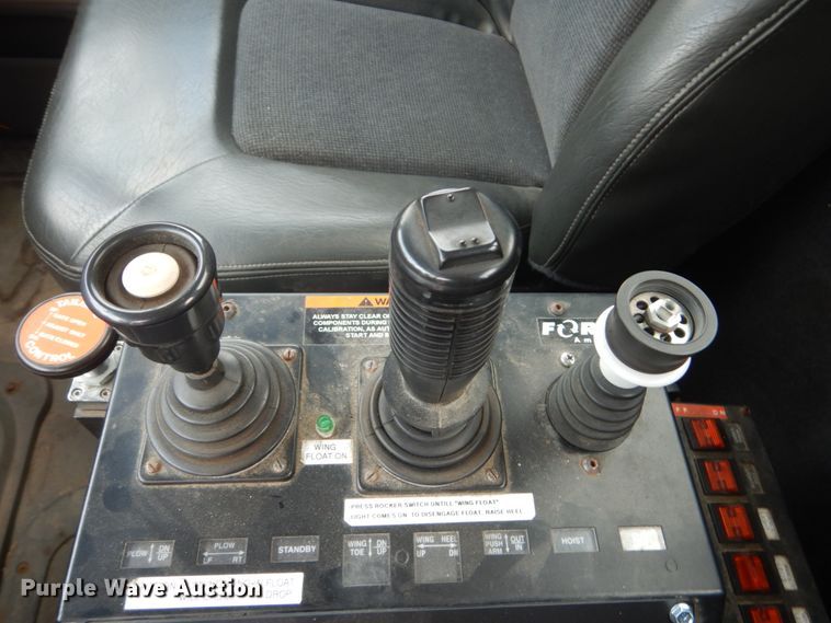 image for item DC8757 2004 Sterling L9500  dump truck