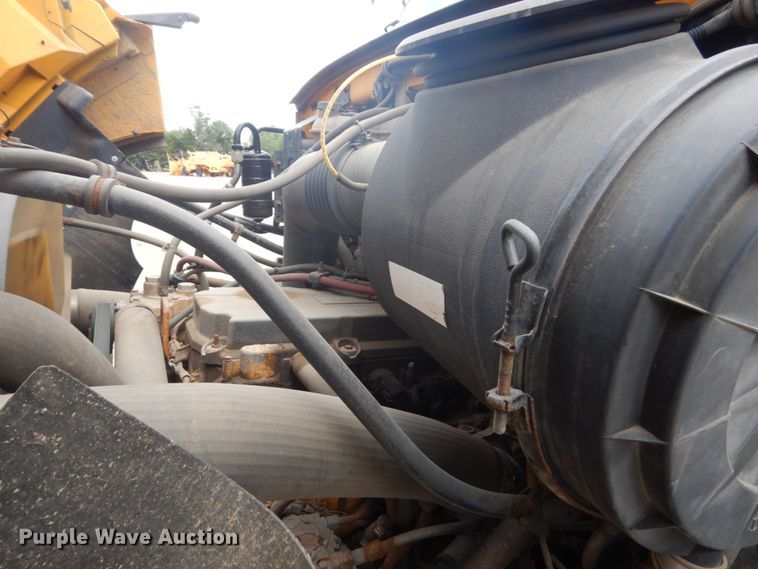 image for item DC8757 2004 Sterling L9500  dump truck