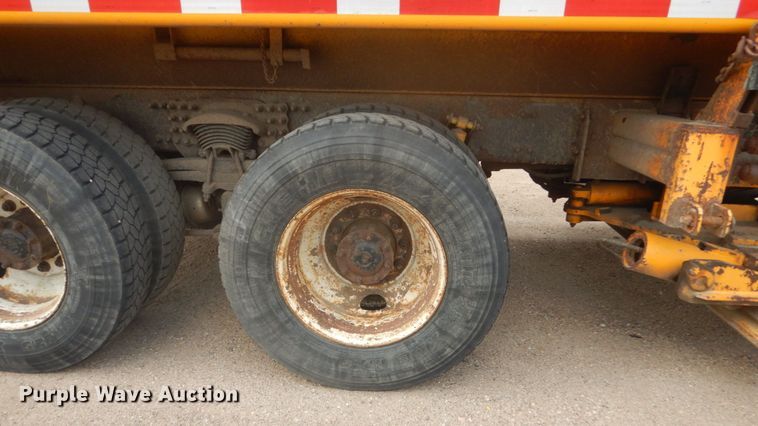 image for item DC8757 2004 Sterling L9500  dump truck