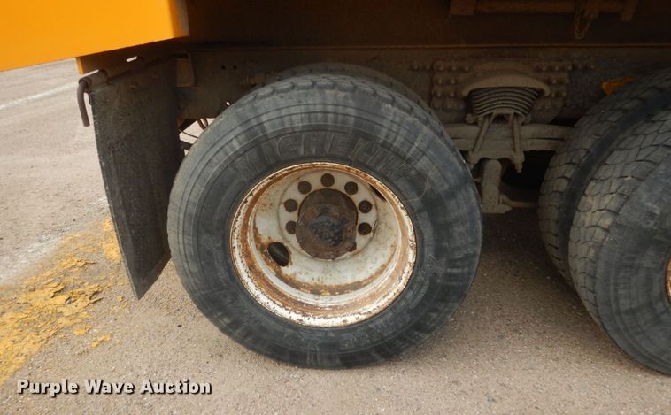 image for item DC8757 2004 Sterling L9500  dump truck