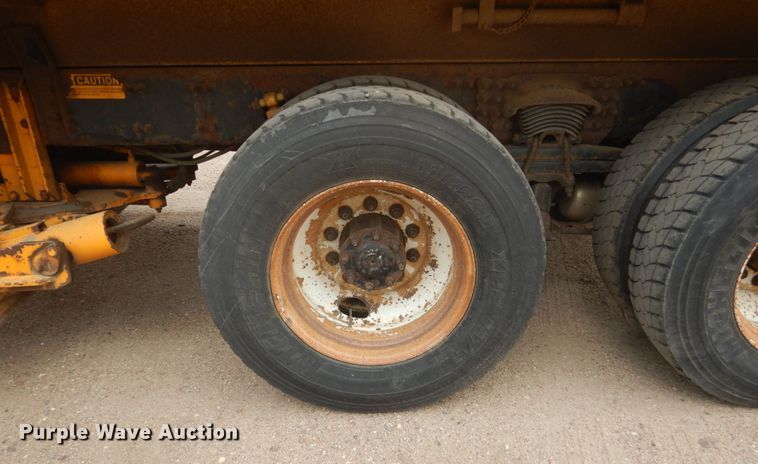 image for item DC8757 2004 Sterling L9500  dump truck