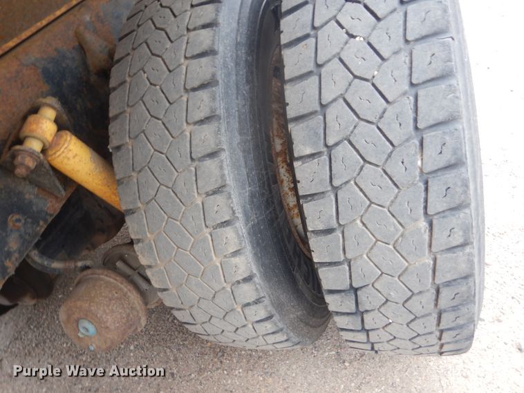 image for item DC8757 2004 Sterling L9500  dump truck