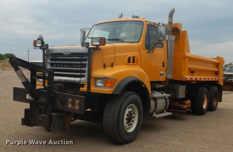 image for item DC8758 2004 Sterling L9500  dump truck