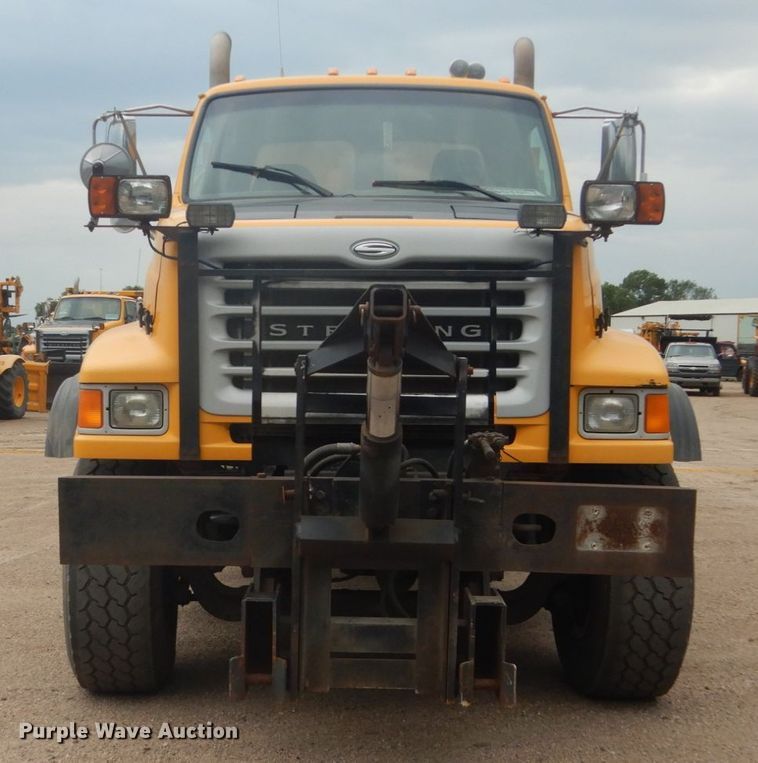 image for item DC8758 2004 Sterling L9500  dump truck