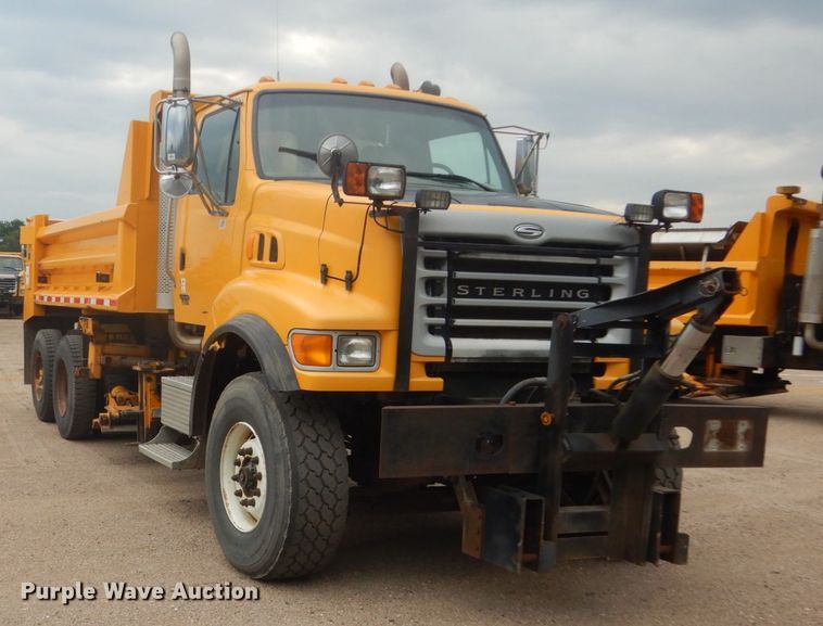 image for item DC8758 2004 Sterling L9500  dump truck