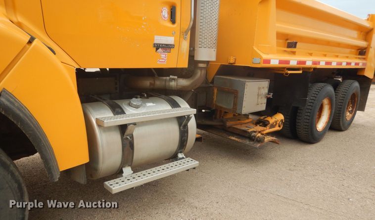 image for item DC8758 2004 Sterling L9500  dump truck