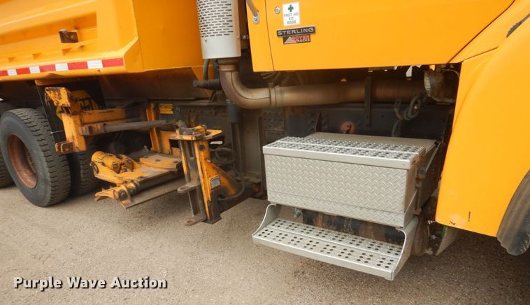 image for item DC8758 2004 Sterling L9500  dump truck