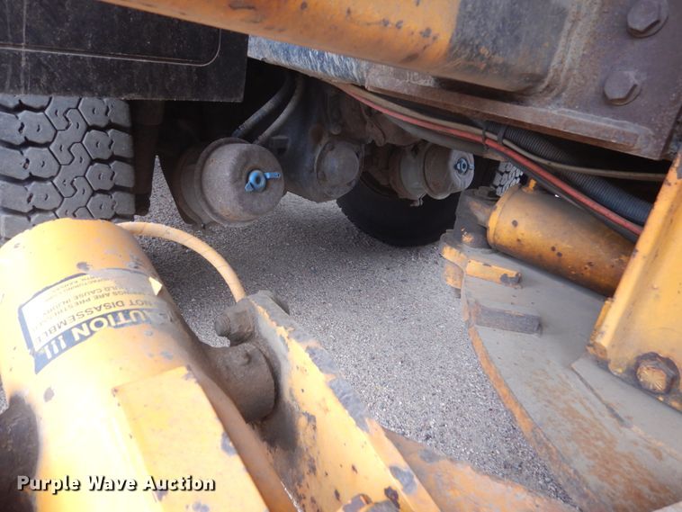 image for item DC8758 2004 Sterling L9500  dump truck