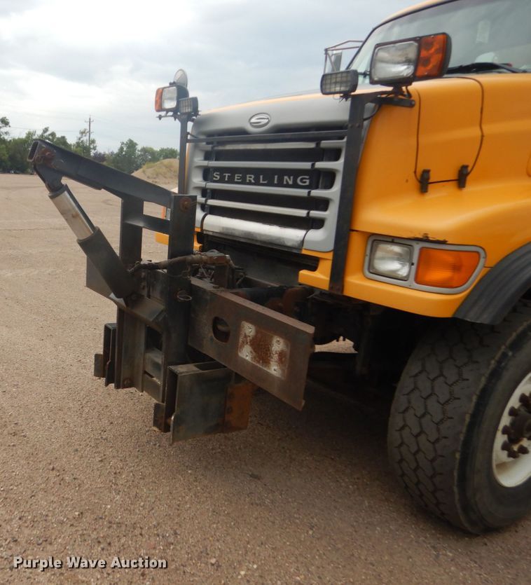 image for item DC8758 2004 Sterling L9500  dump truck