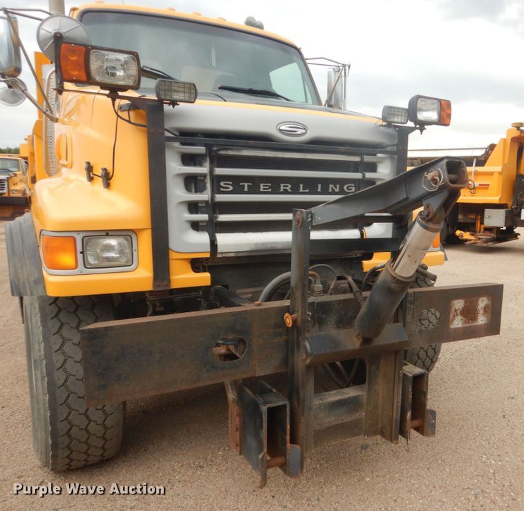 image for item DC8758 2004 Sterling L9500  dump truck