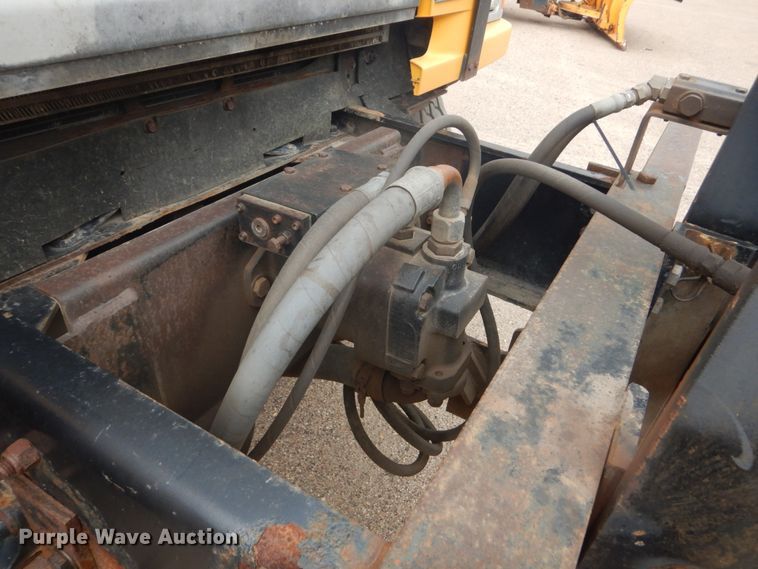 image for item DC8758 2004 Sterling L9500  dump truck