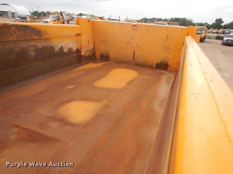 image for item DC8758 2004 Sterling L9500  dump truck