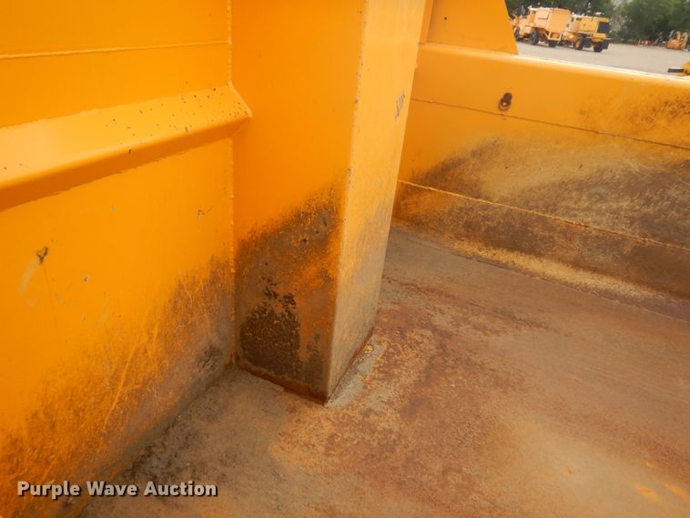 image for item DC8758 2004 Sterling L9500  dump truck