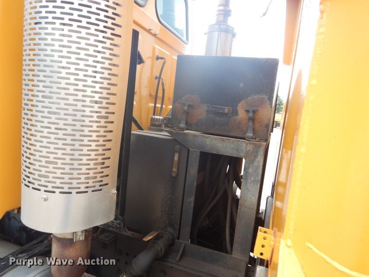 image for item DC8758 2004 Sterling L9500  dump truck