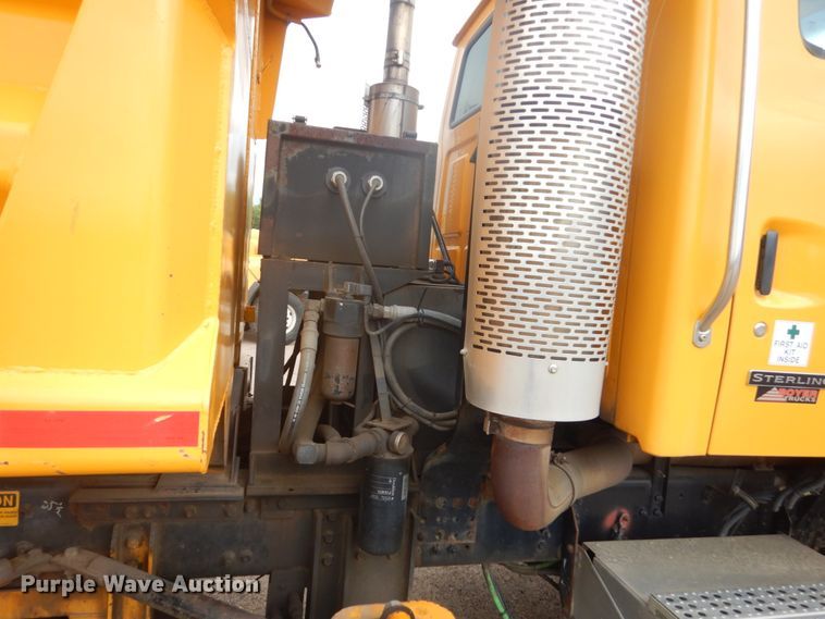 image for item DC8758 2004 Sterling L9500  dump truck