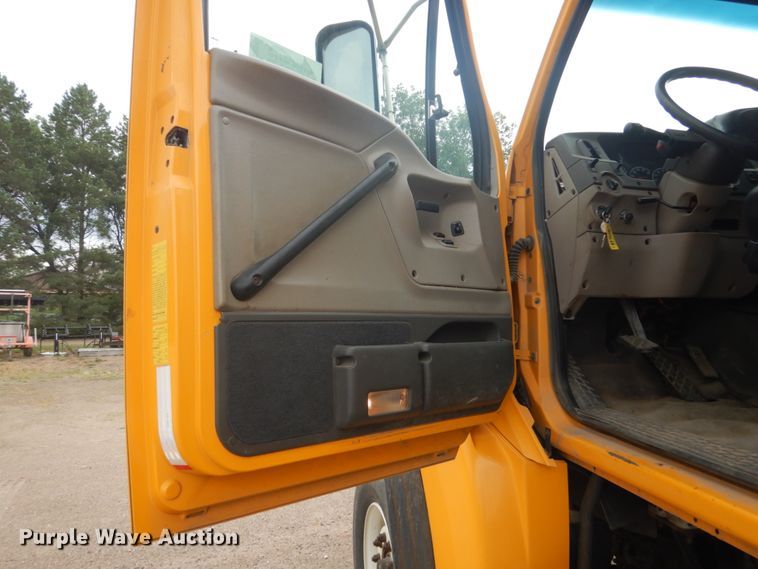 image for item DC8758 2004 Sterling L9500  dump truck