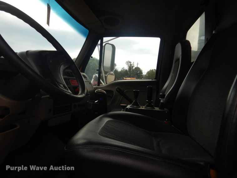 image for item DC8758 2004 Sterling L9500  dump truck