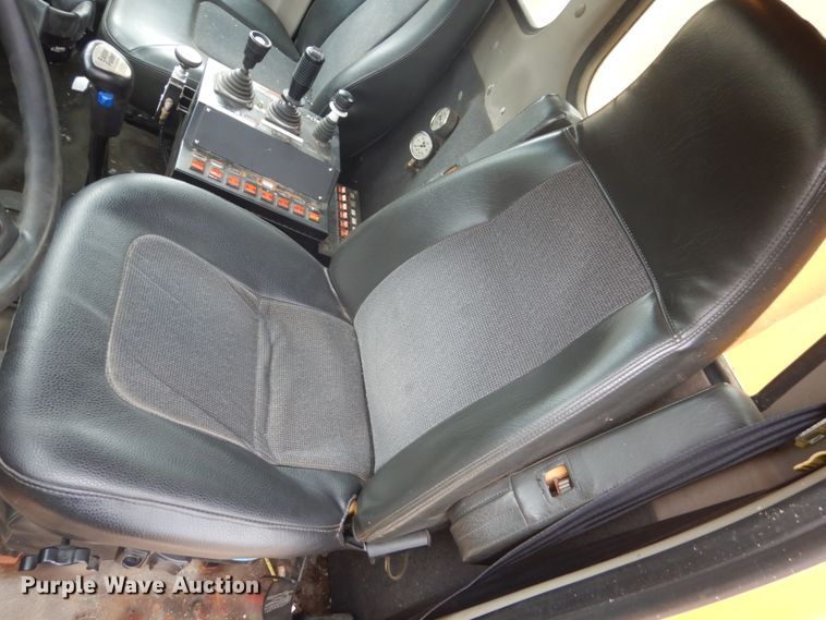 image for item DC8758 2004 Sterling L9500  dump truck