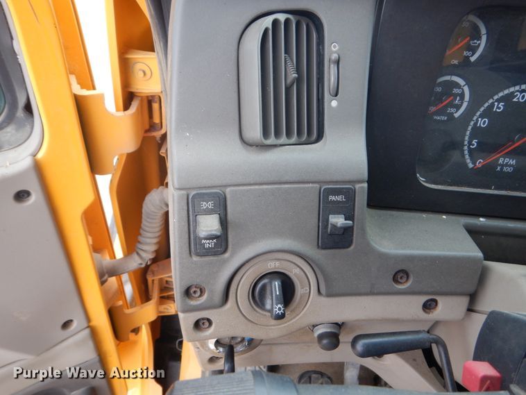 image for item DC8758 2004 Sterling L9500  dump truck