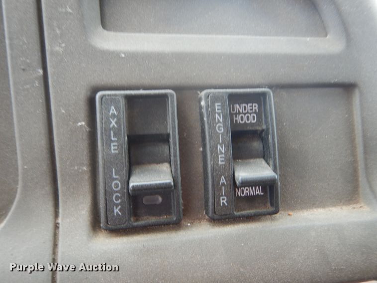 image for item DC8758 2004 Sterling L9500  dump truck