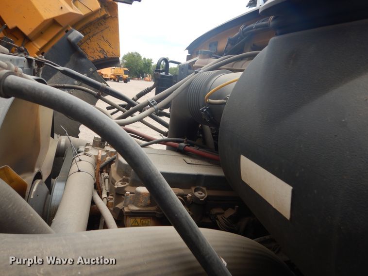 image for item DC8758 2004 Sterling L9500  dump truck