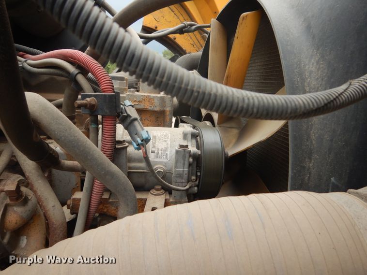 image for item DC8758 2004 Sterling L9500  dump truck