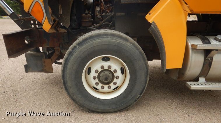 image for item DC8758 2004 Sterling L9500  dump truck