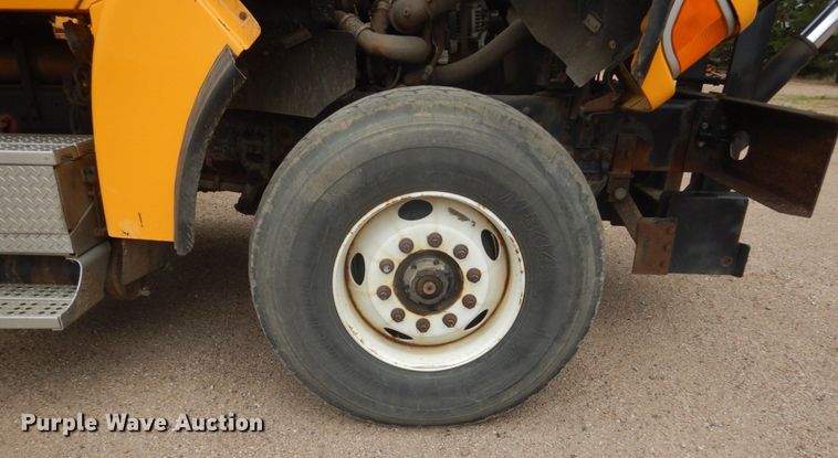 image for item DC8758 2004 Sterling L9500  dump truck