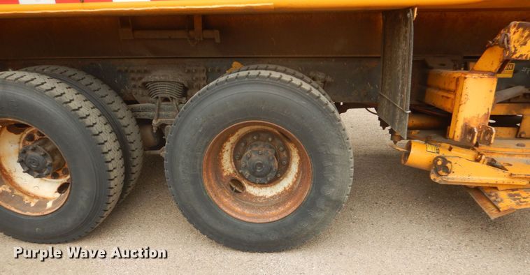image for item DC8758 2004 Sterling L9500  dump truck