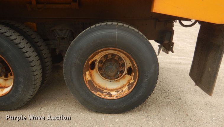 image for item DC8758 2004 Sterling L9500  dump truck
