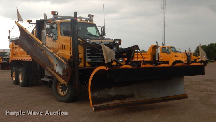 image for item DC8759 2006 Sterling L9500  dump truck