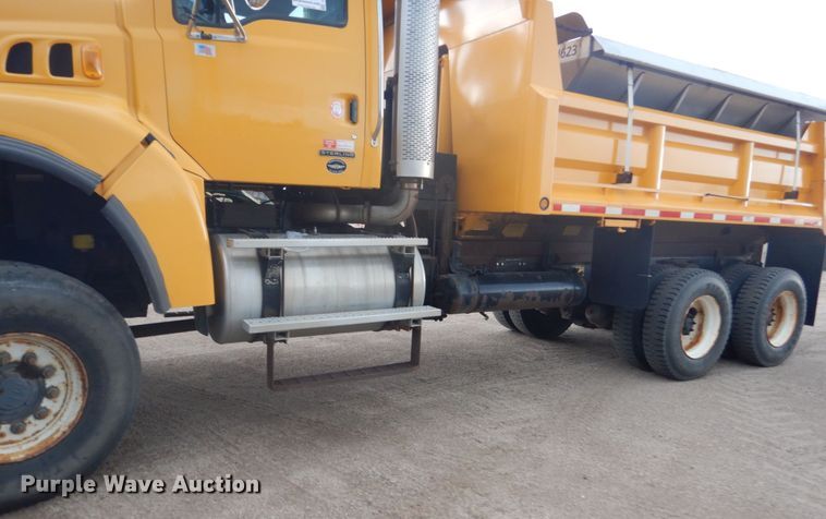 image for item DC8759 2006 Sterling L9500  dump truck